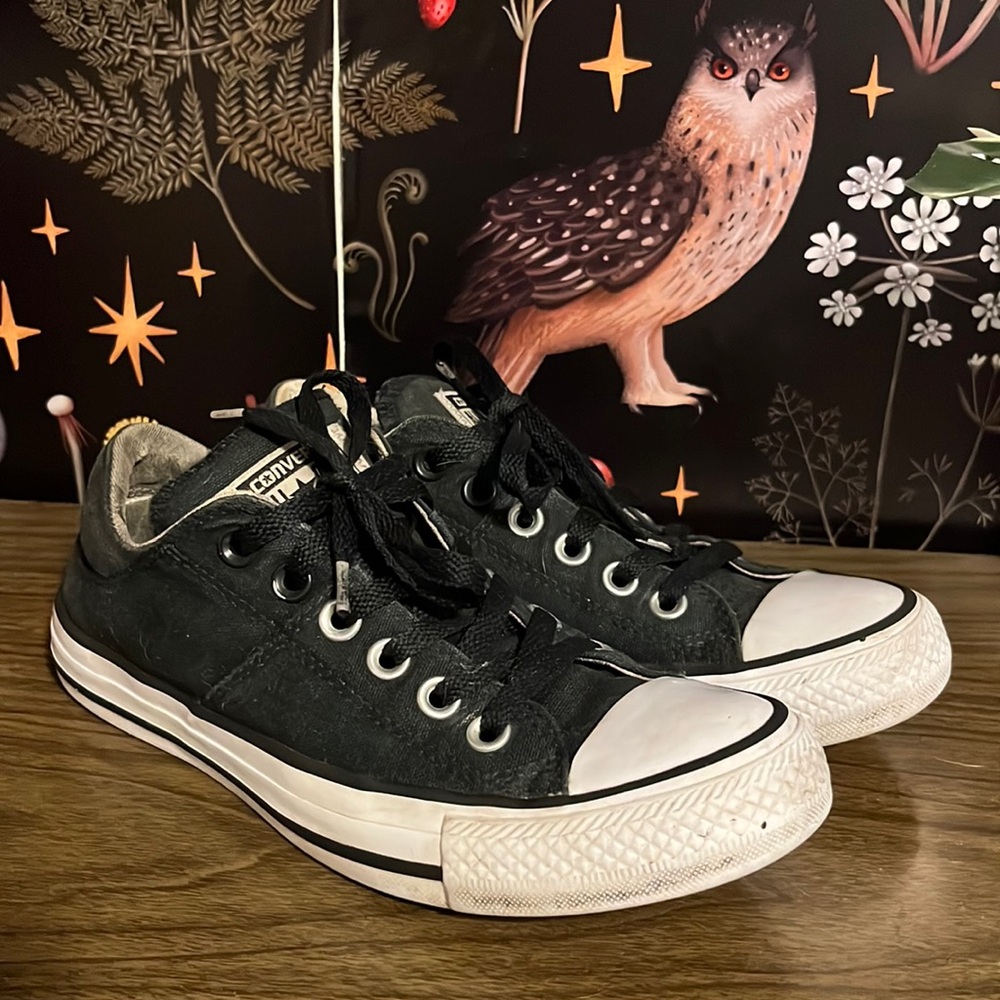 Converse all star women’s 6